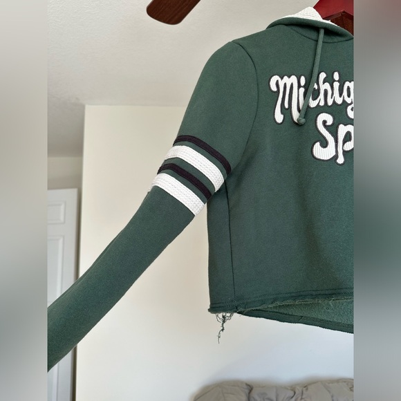 Michigan State University cropped hoodie. - Picture 4 of 4